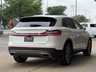 2019 Lincoln Nautilus Select