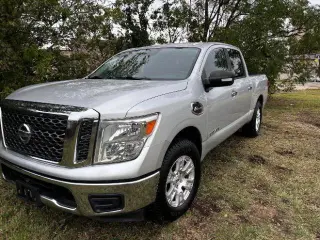 2017 Nissan Titan