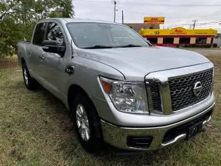 2017 Nissan Titan