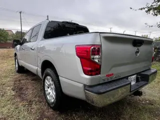 2017 Nissan Titan