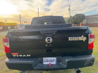 2017 Nissan Titan