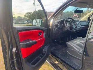2017 Nissan Titan