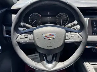 2022 Cadillac XT4 Premium Luxury