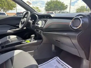 2021 Nissan Kicks SR