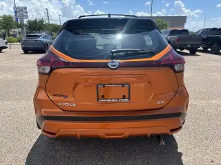 2021 Nissan Kicks SR