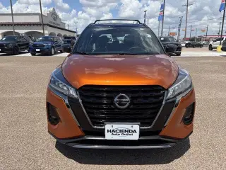 2021 Nissan Kicks SR