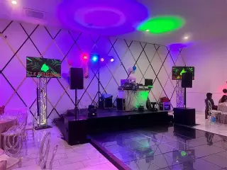 A DJ/VJ