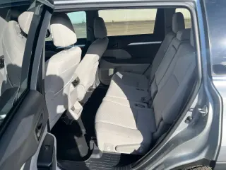 Toyota Highlander 2019 LE 4dr SUV (3.5L V6)