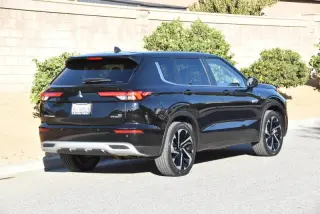 2023 Mitsubishi Outlander PHEV SE