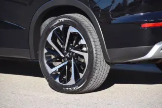 2023 Mitsubishi Outlander PHEV SE