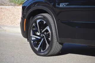 2023 Mitsubishi Outlander PHEV SE