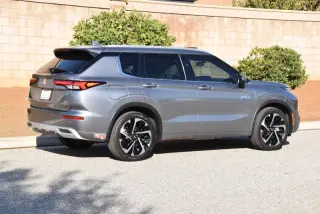 2023 Mitsubishi Outlander PHEV SEL