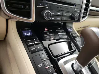Porsche Cayenne 2018 AWD Platinum Edition 4dr SUV