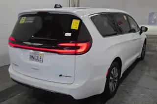 2024 Chrysler Pacifica Plug-In Hybrid Premium S Appearance
