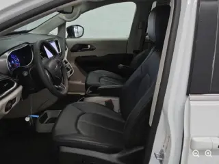 2024 Chrysler Pacifica Plug-In Hybrid Premium S Appearance