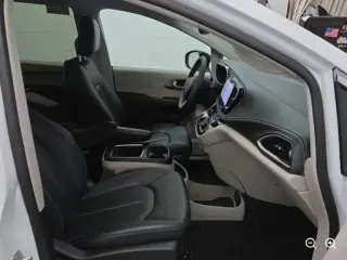 2024 Chrysler Pacifica Plug-In Hybrid Premium S Appearance
