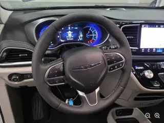 2024 Chrysler Pacifica Plug-In Hybrid Premium S Appearance