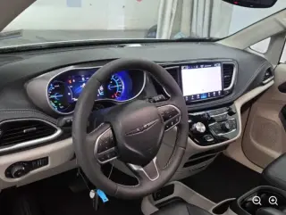 2024 Chrysler Pacifica Plug-In Hybrid Premium S Appearance