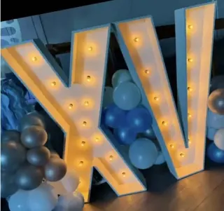 Números de madera con luz 4ft