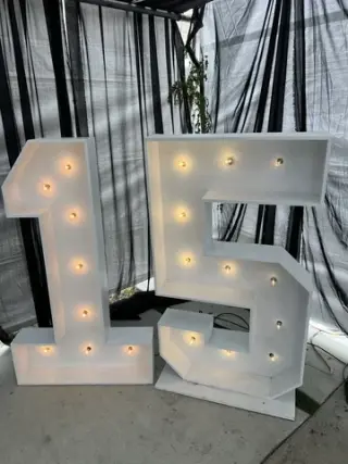 Números de madera con luz 4ft