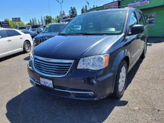 2014 Chrysler Town and Country Touring