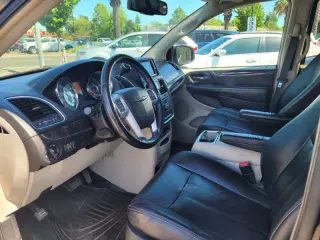 2014 Chrysler Town and Country Touring