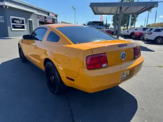 2008 Ford Mustang V6 Deluxe