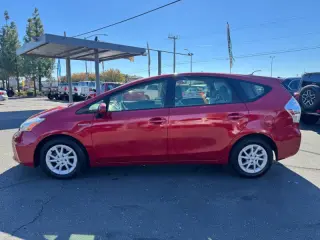 2014 Toyota Prius v Five