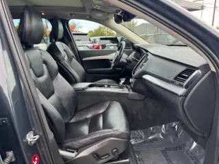2016 Volvo XC90 T6 Momentum