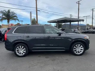 2016 Volvo XC90 T6 Momentum