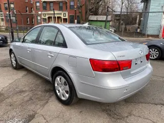 2010 Hyundai SONATA
GLS