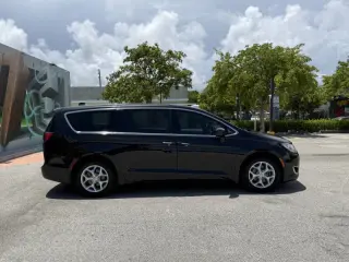 2018 Chrysler Pacifica Touring Plus