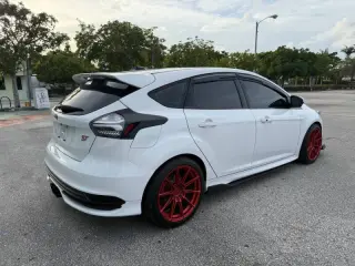 2017 Ford Focus ST
