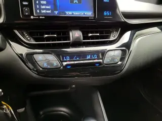 Toyota C-HR 2018 XLE 4dr Crossover