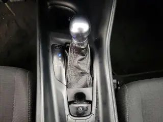 Toyota C-HR 2018 XLE 4dr Crossover