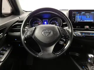 Toyota C-HR 2018 XLE 4dr Crossover