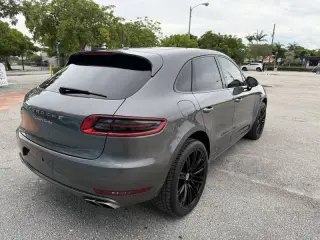 2016 Porsche Macan Turbo