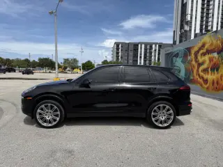 2018 Porsche Cayenne Platinum Edition
