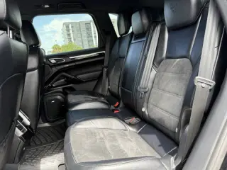 2018 Porsche Cayenne Platinum Edition