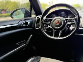 2018 Porsche Cayenne Platinum Edition