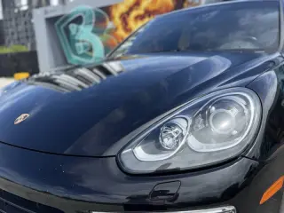 2018 Porsche Cayenne Platinum Edition