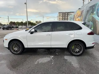 2017 Porsche Cayenne S E-Hybrid Platinum Edition