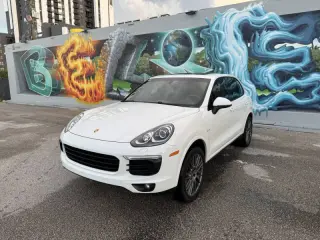 2017 Porsche Cayenne S E-Hybrid Platinum Edition