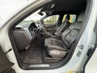 2017 Porsche Cayenne S E-Hybrid Platinum Edition