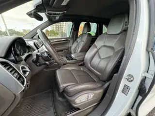 2017 Porsche Cayenne S E-Hybrid Platinum Edition