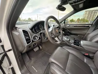 2017 Porsche Cayenne S E-Hybrid Platinum Edition