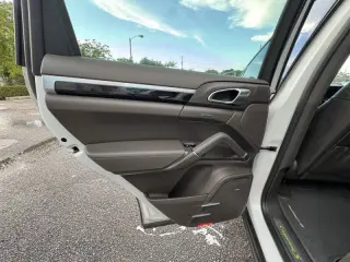 2017 Porsche Cayenne S E-Hybrid Platinum Edition