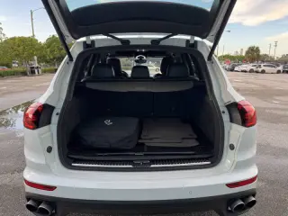 2017 Porsche Cayenne S E-Hybrid Platinum Edition
