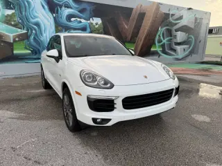 2017 Porsche Cayenne S E-Hybrid Platinum Edition