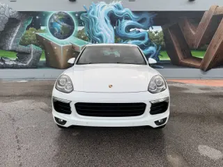 2017 Porsche Cayenne S E-Hybrid Platinum Edition